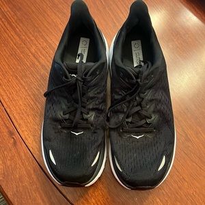 HOKA Clifton 8 black size 10.5
